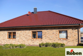 dom jednorodzinny z dachowki piemont kasztanowej angobowanej 